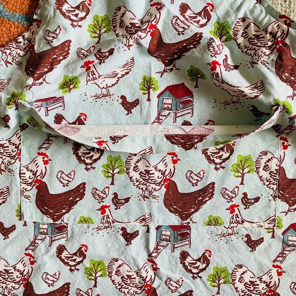 Crate & Barrel I Farmhouse Hen Apron